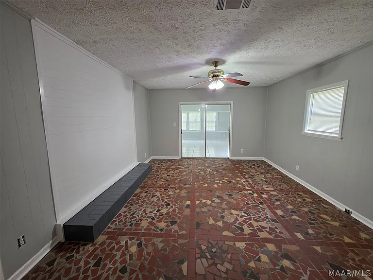 6105 Jennifer Ln — Photo 17
