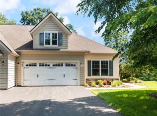 668 Sable Oaks Ln, Penfield, NY 14526