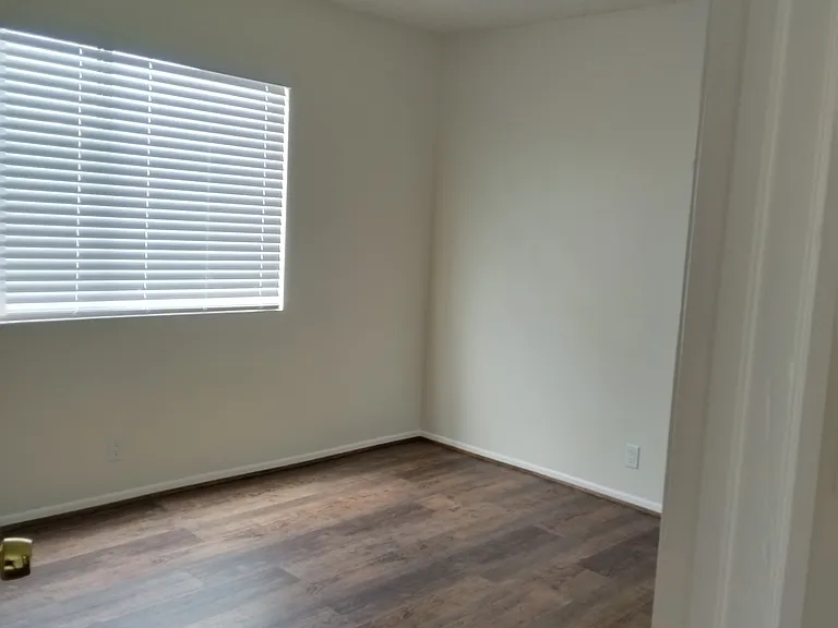 1134 W 22nd St #1 — Photo 4