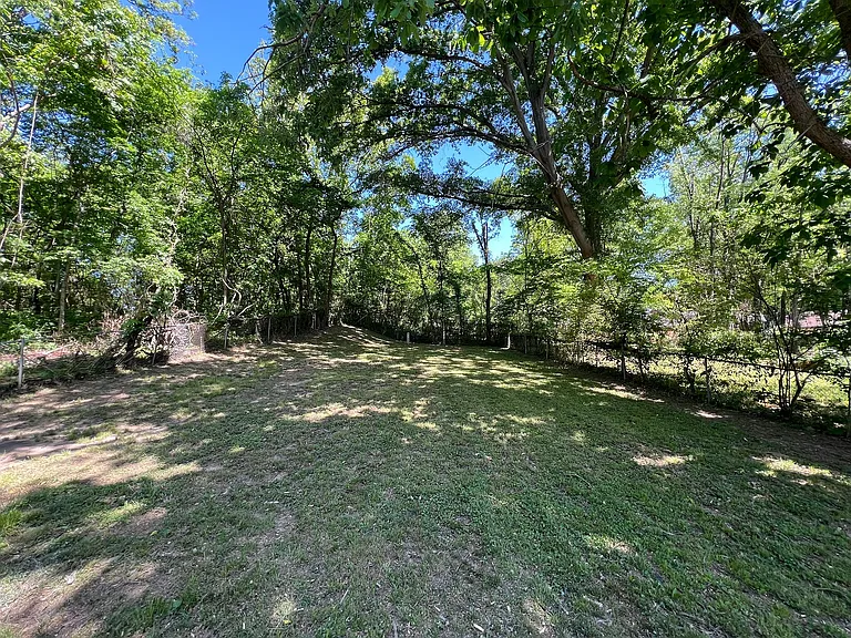 724 Blackstone Ln — Photo 21