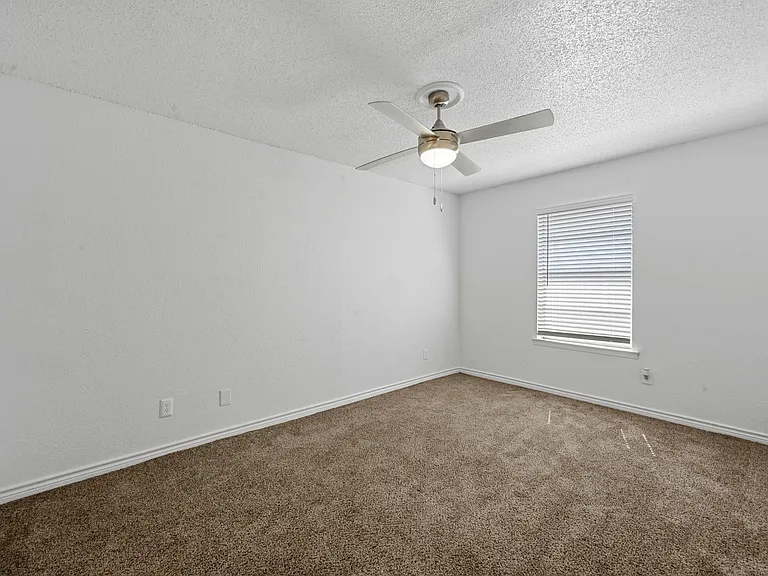 Spacious bedrooms or office space