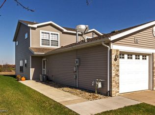 583 Pointe Ct SW, Rochester, MN 55902