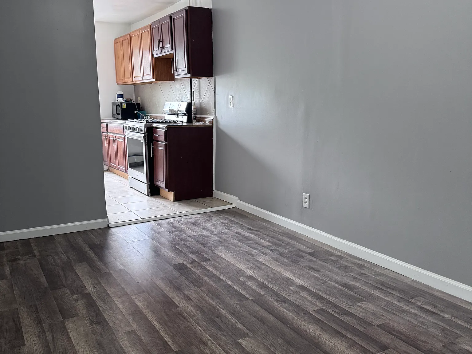 2 bed, 2500 sqft, $2,997 — Photo 2
