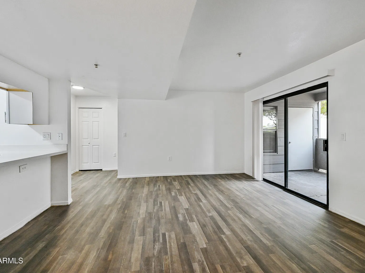 3 bed, 2.0 bath, 1064 sqft, $1,299 — Photo 4