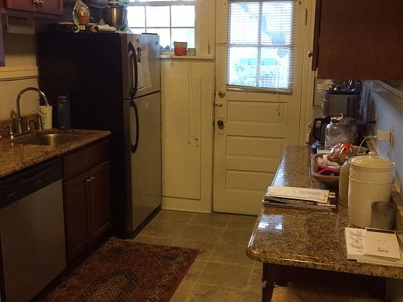 4th image of 3545 Grove Ave #B