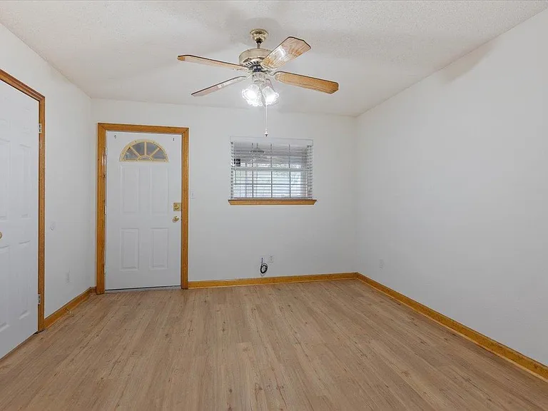 2510 Golden Park Ln — Photo 19