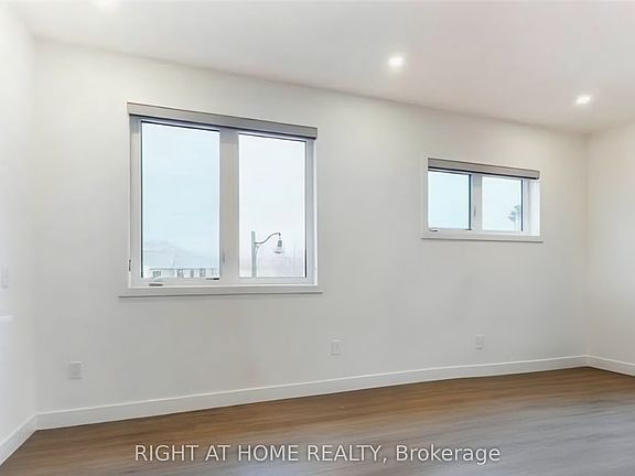 5th image of 10 Beausoleil Ln #302