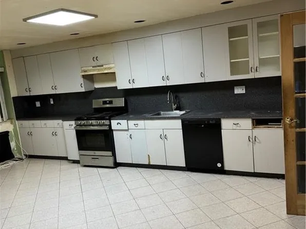 2069 East 55th Street image 2 of 6