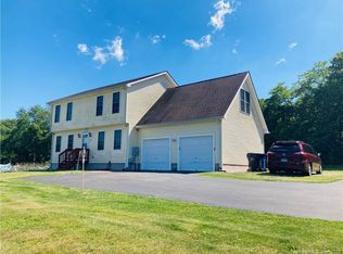 5 Fawns Meadow Rd, Oakdale, CT 06370