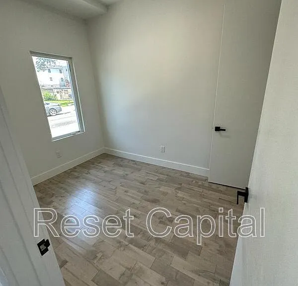 40 Johnston Ave — Photo 2