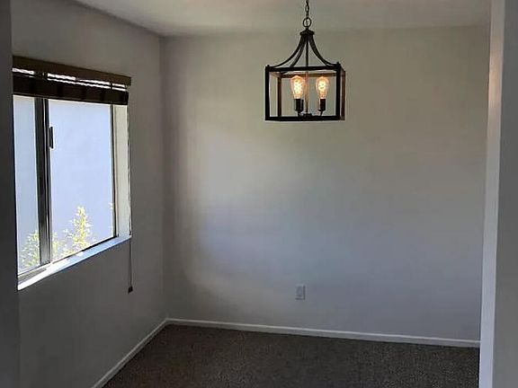 4th image of 521 E Arrellaga St #12