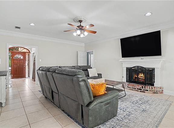 4th image of 404 Rosedown Way
