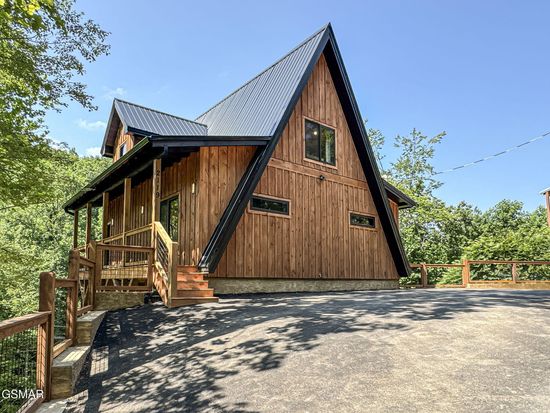 2119 Beach Front Dr, Sevierville, TN 37876