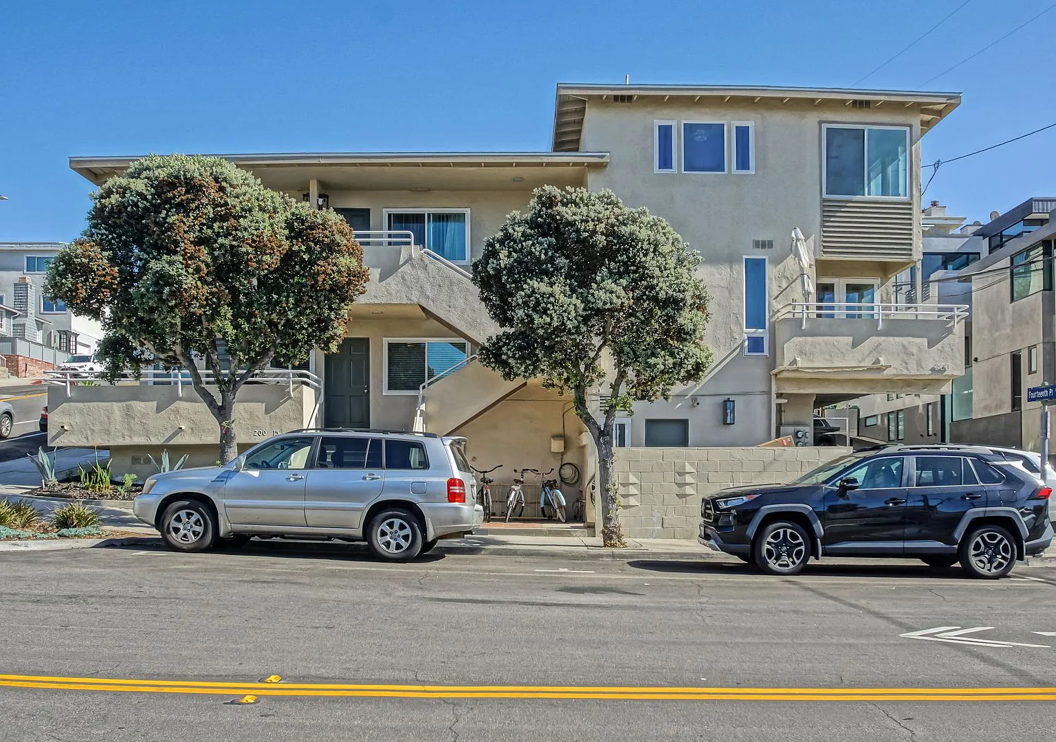Beautifully Remodeled & Bright 2-Story Apartment W/ Ocean & Pier Views, Balcony & 2-Car Parking I... — Photo 2