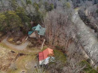347 Beacon Ln, Mount Airy, NC 27030
