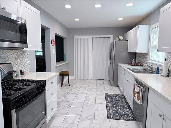 3rd image of 3834 Rosedale St