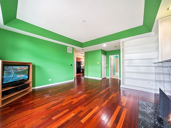 3rd image of 3002 W Montrose Ave APT 2A