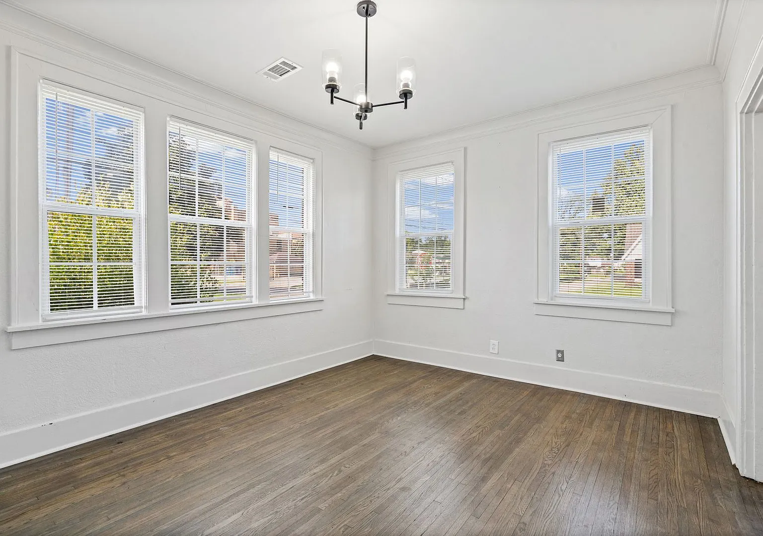 Charming 3-Bedroom Home in Vollintine-Evergreen — Photo 2