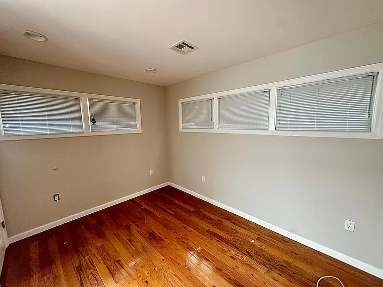 57 Willoughby Ave — Photo 28