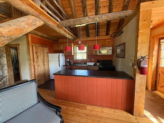 3 bed, 708 sqft, $3,900 — Photo 4