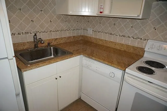 51 Schuyler Ave #4G — Photo 3