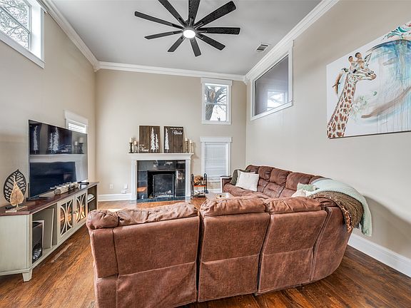 4th image of 1113 Carlock St