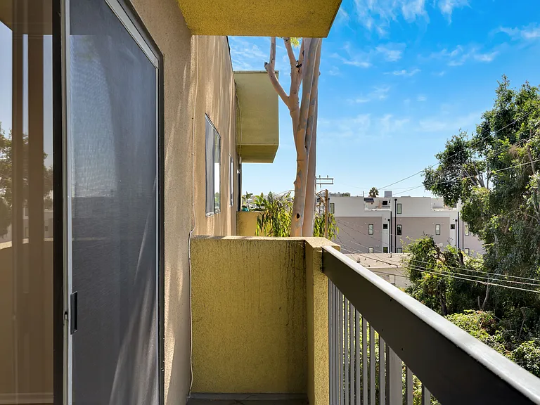 Orange Apartments — Photo 41