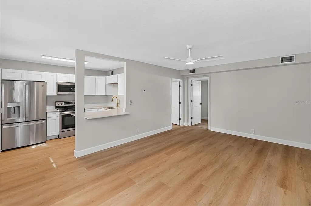 2 bed, 1.0 bath, 787 sqft, $2,300 — Photo 3