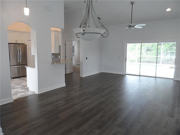 3rd image of 3026 Oakbrook Cir