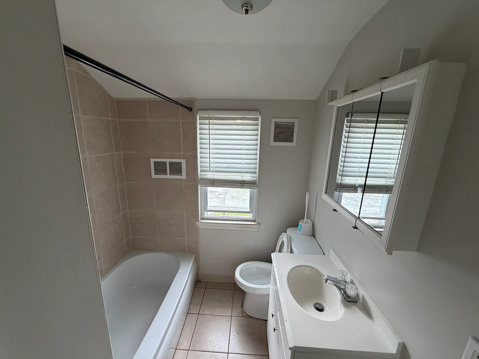 2 bed, 1100 sqft, $1,450 — Photo 4