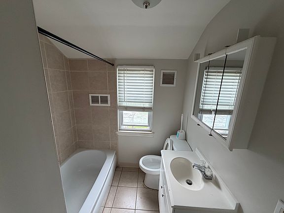 4th image of 1575 Norton St Unit 1
