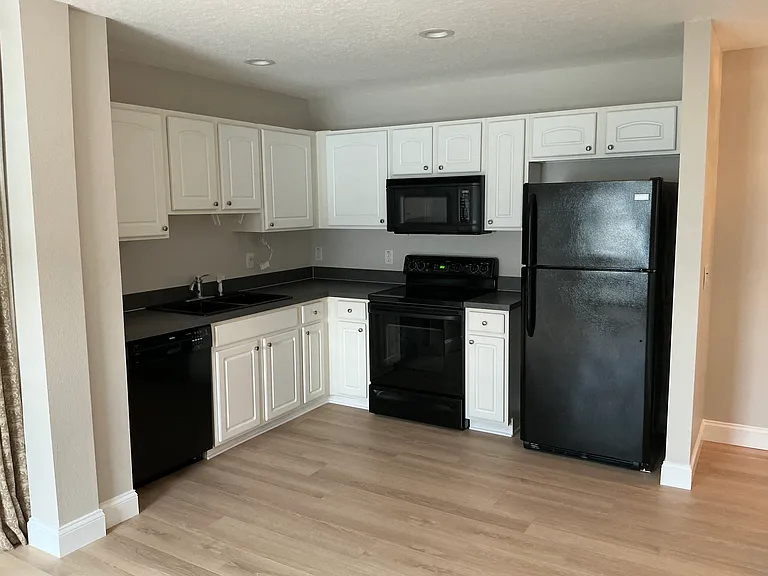 1057 Banks Rose St #B — Photo 3