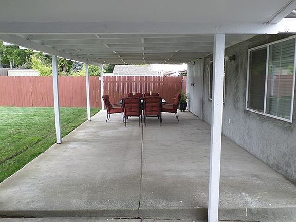 5th image of 713 Juniper St