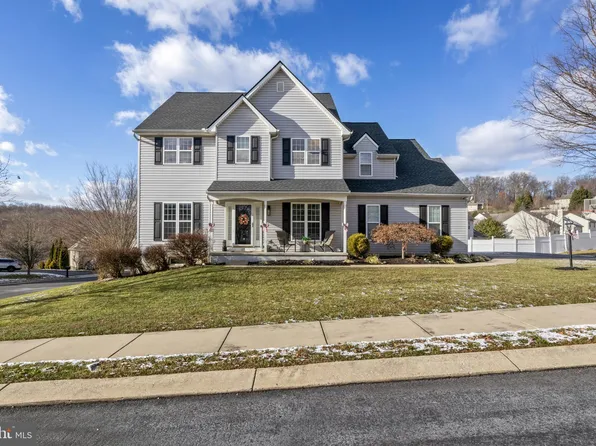 17 Stonewood Dr, York, PA 17407