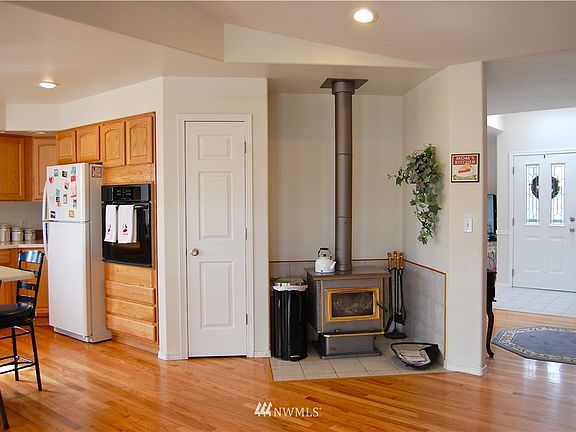 4th image of 725 W Edgewater Lane
