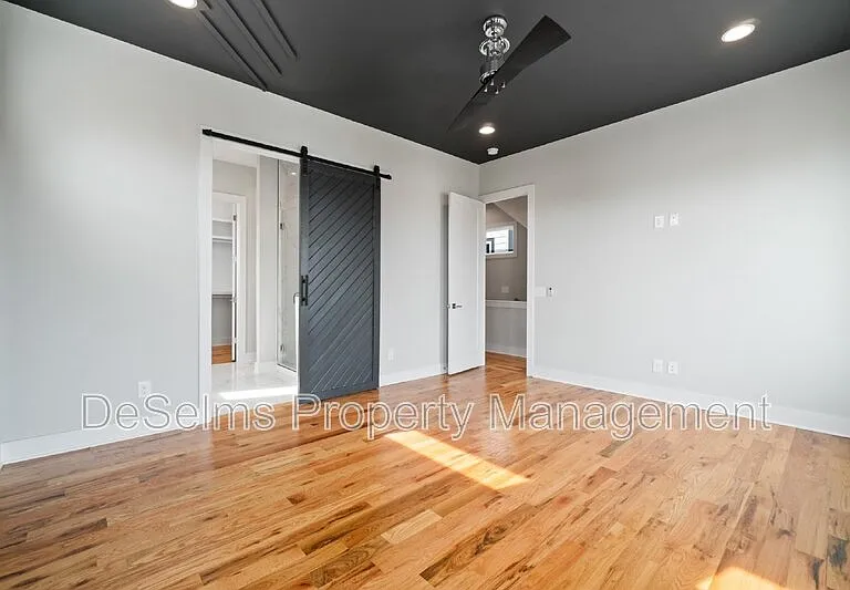 1000 Southside Ave — Photo 10