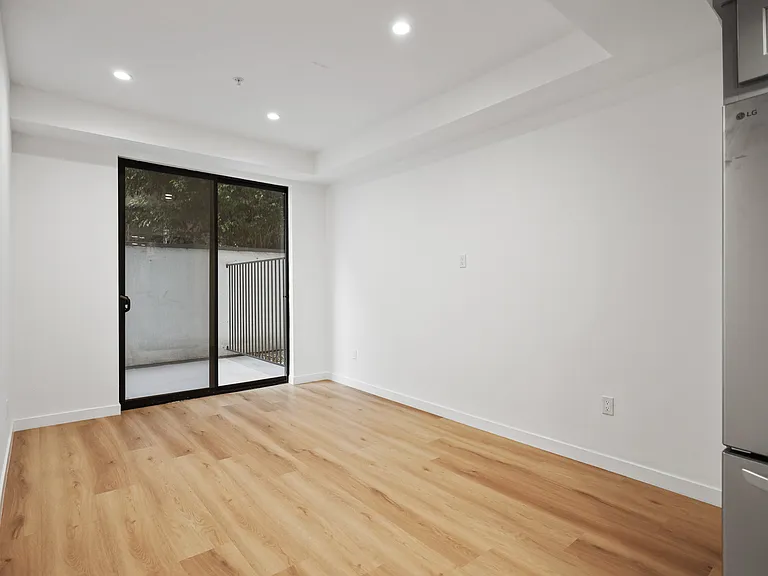 858 S Bedford St #100A — Photo 15
