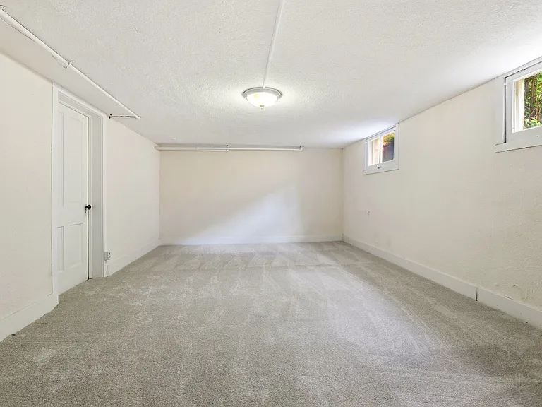 975 S Vine St — Photo 37