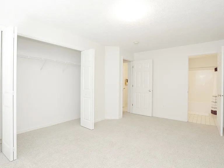 Deerfield Apartments — Photo 14