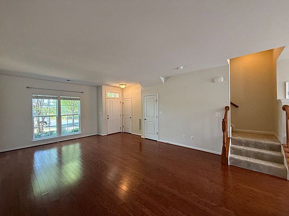 3rd image of 120 Apricot St