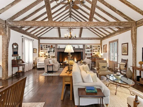 (undisclosed Address), Glen Head, NY 11545