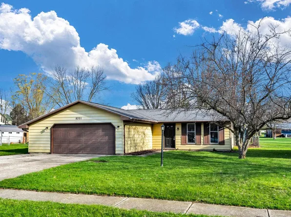 8201 Newfield Dr, Fort Wayne, IN 46815