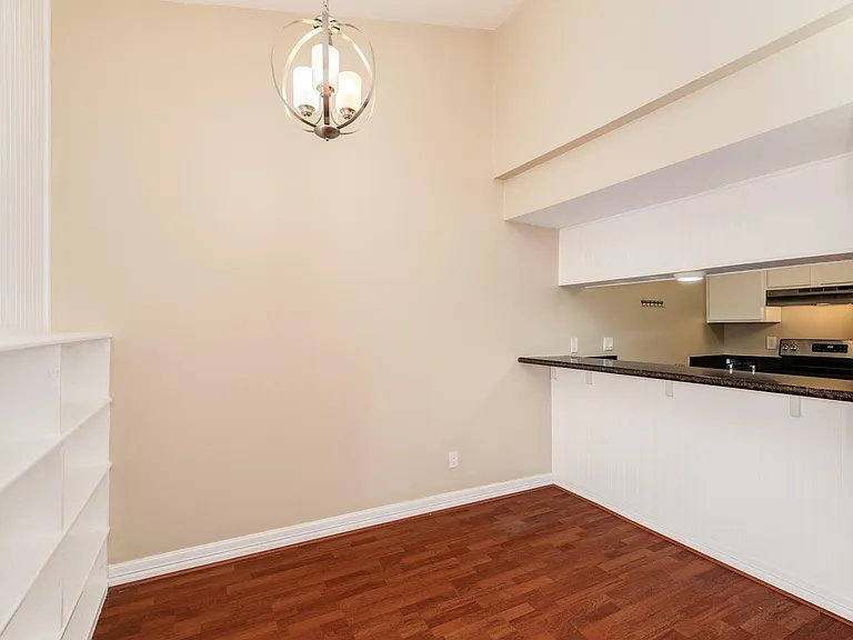 7140 N Holiday Dr — Photo 13