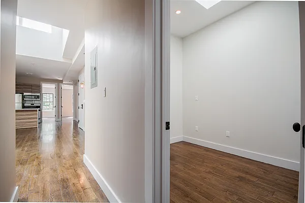 Rented by Nooklyn NYC LLC | media 31