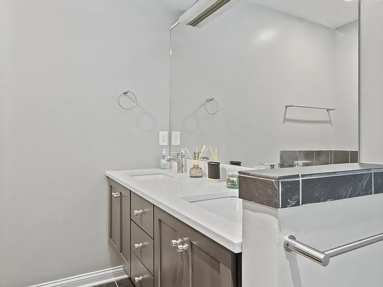 932 N Broadway St #1 — Photo 31