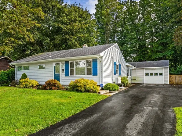 31 Pinecrest Rd, New Hartford, NY 13413