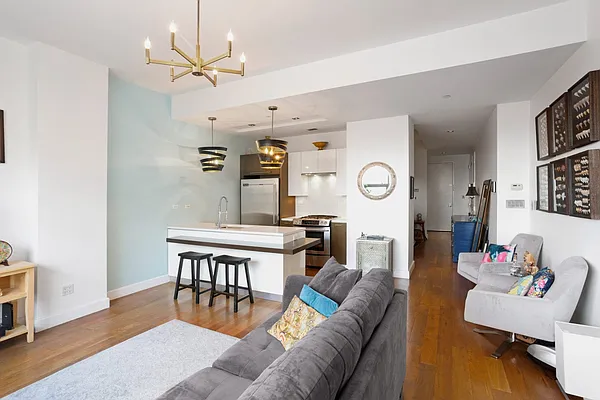 Sold by Modern Spaces | media 5