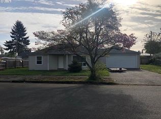 1390 Kalmia St, Junction City, OR 97448