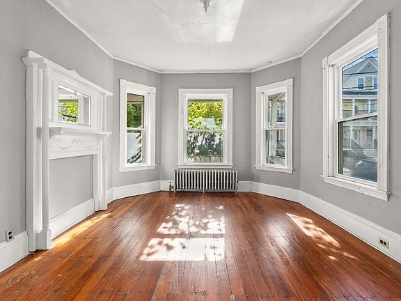 4th image of 52 Burnside Ave