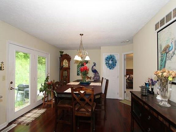 Dining Area - Country Kitche